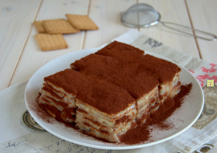 Gâteau de biscuits et crème
