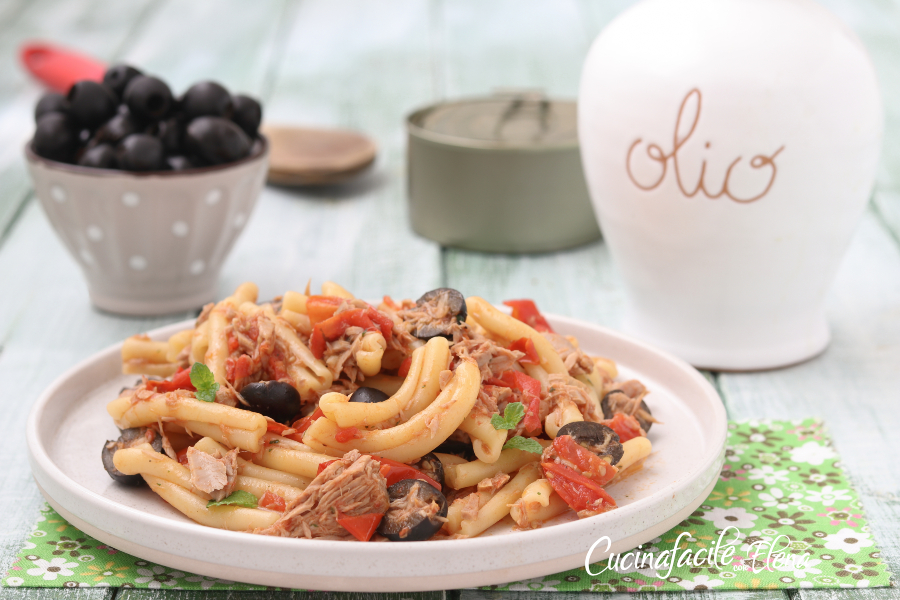 Pâtes thon olives et tomates cerises