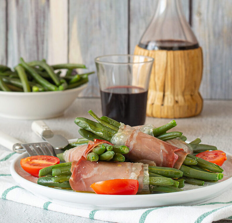 Rouleaux de haricots verts et jambon cru