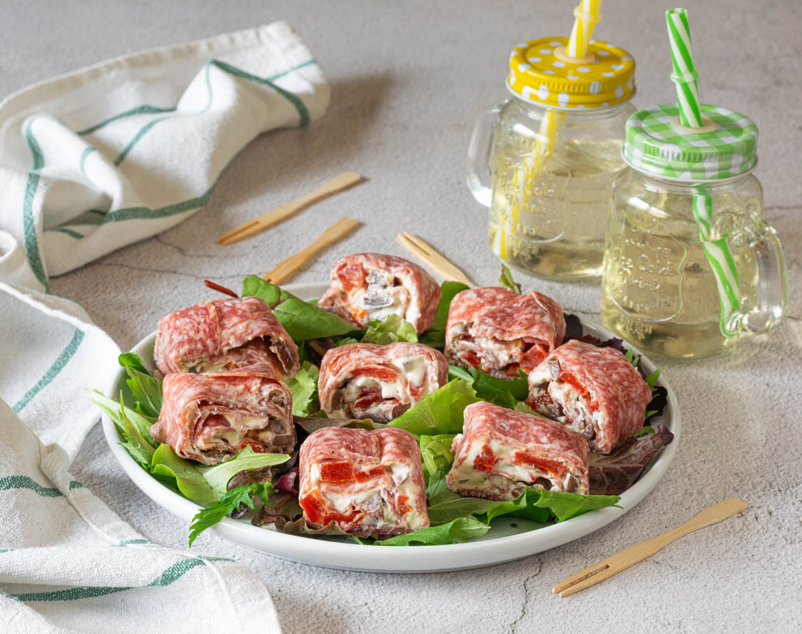 Rouleaux de salami et fromage