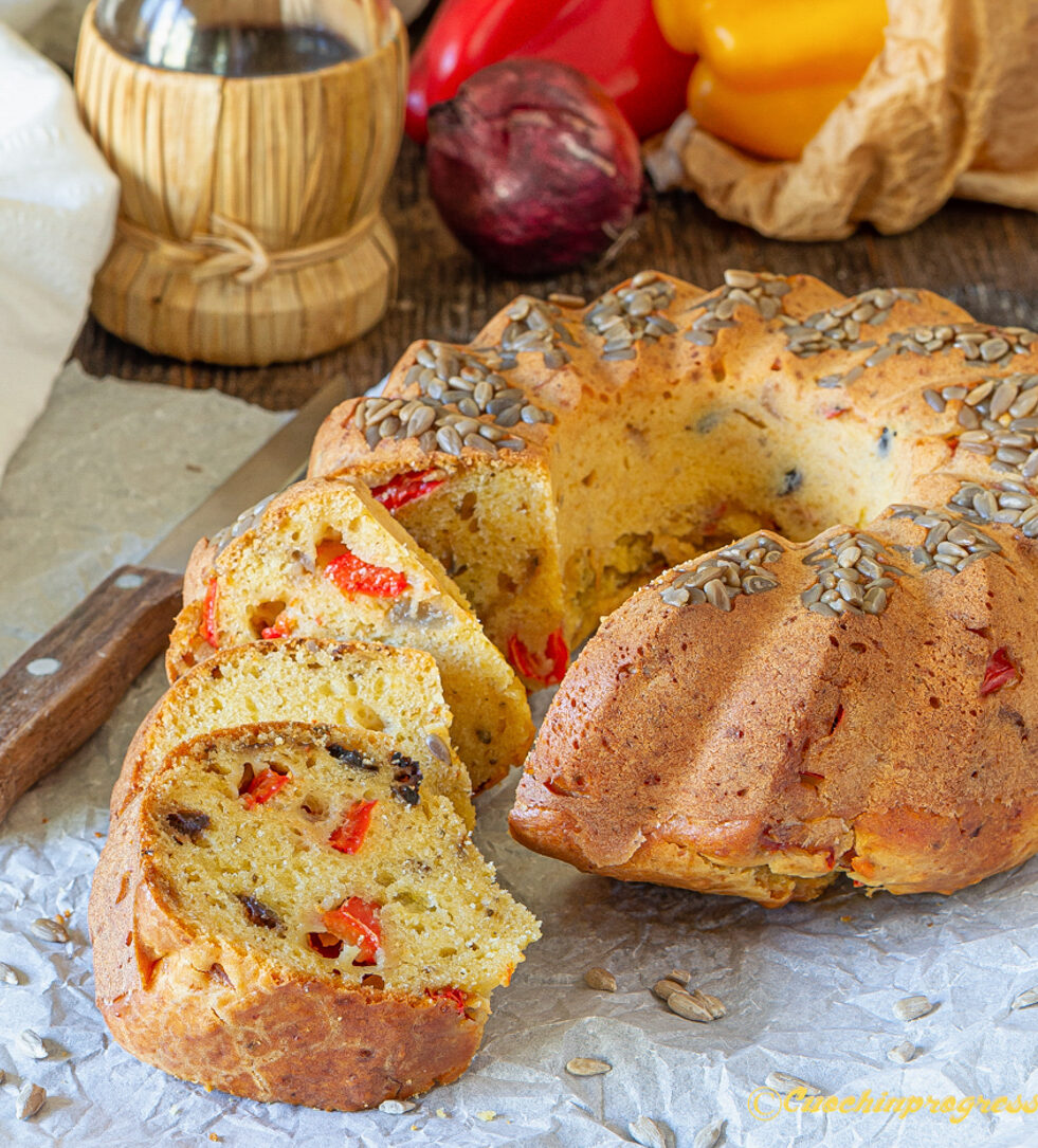 Rustique de poivrons, oignons et olives