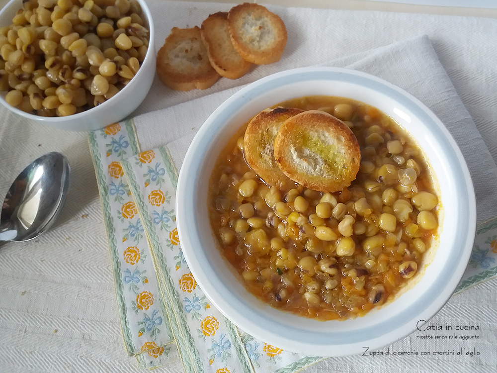 soupe de pois carrés avec croûtons à l'ail