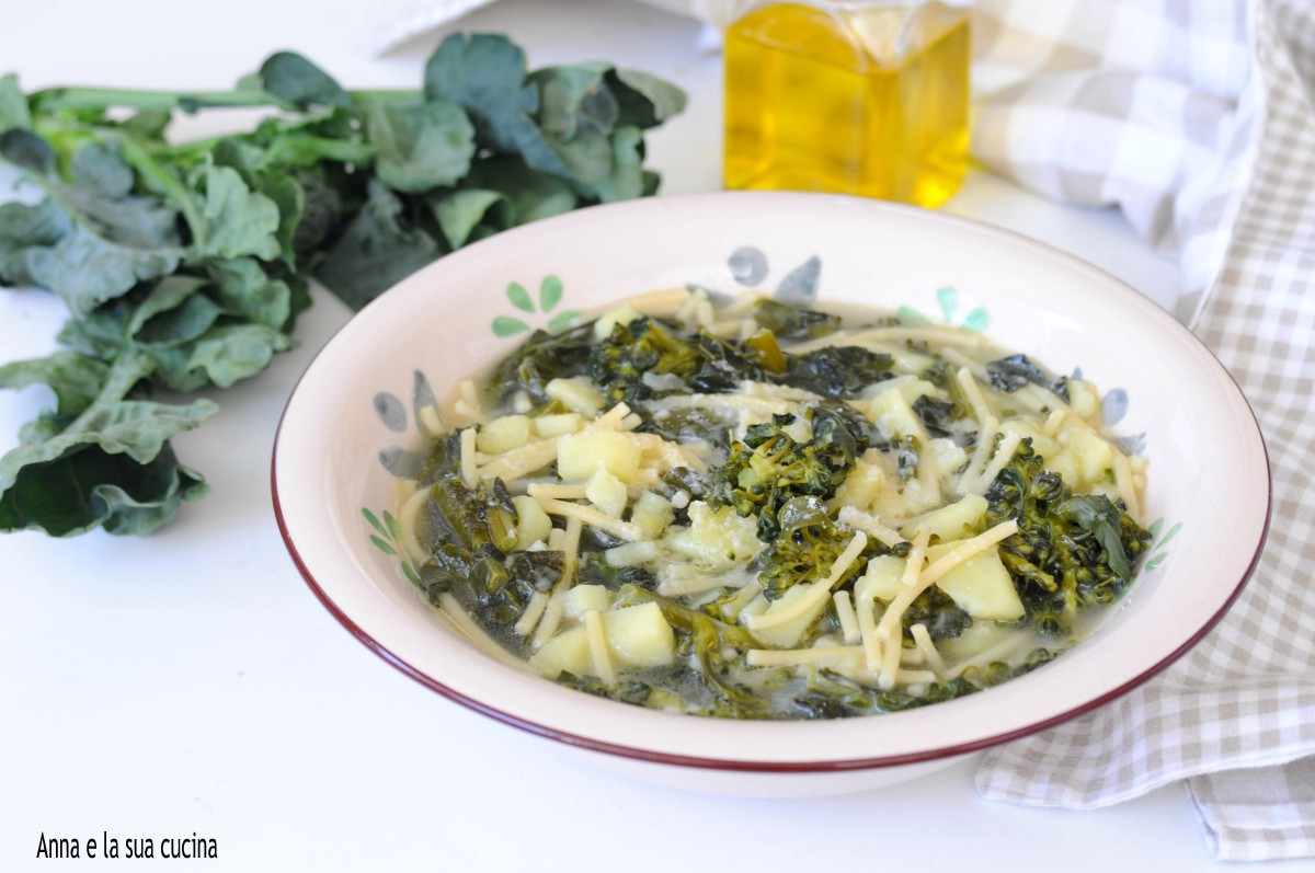 Soupe de spaghettis cassés aux brocolis et pommes de terre