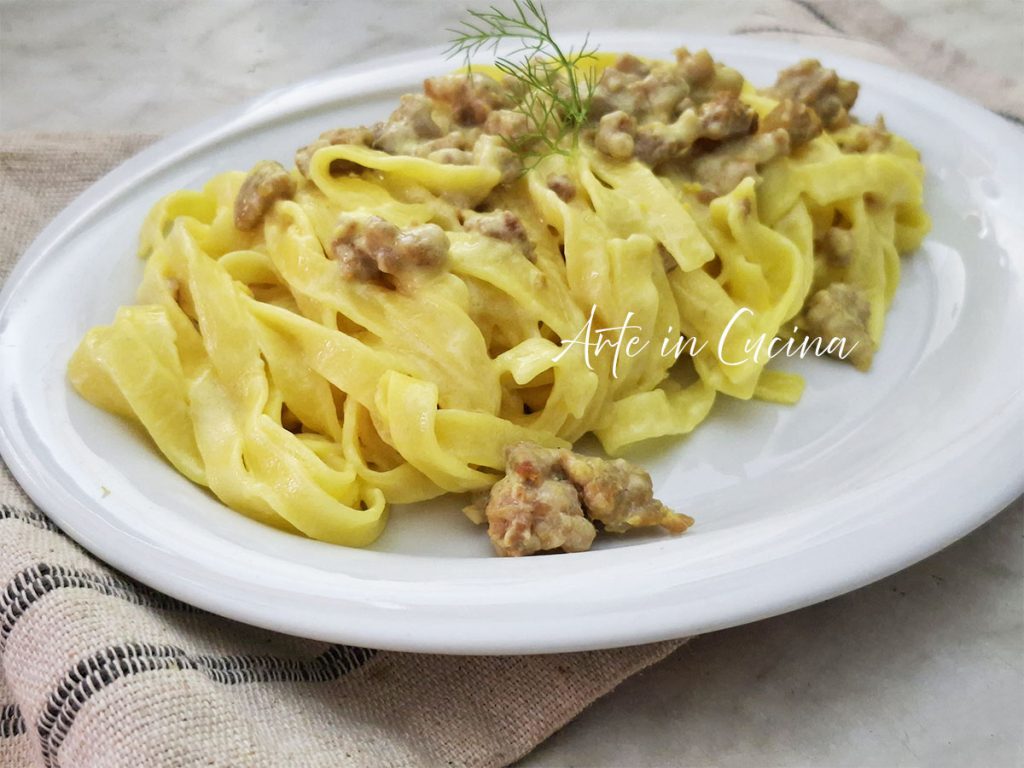 TAGLIATELLE SAUCISSE et SAFRAN