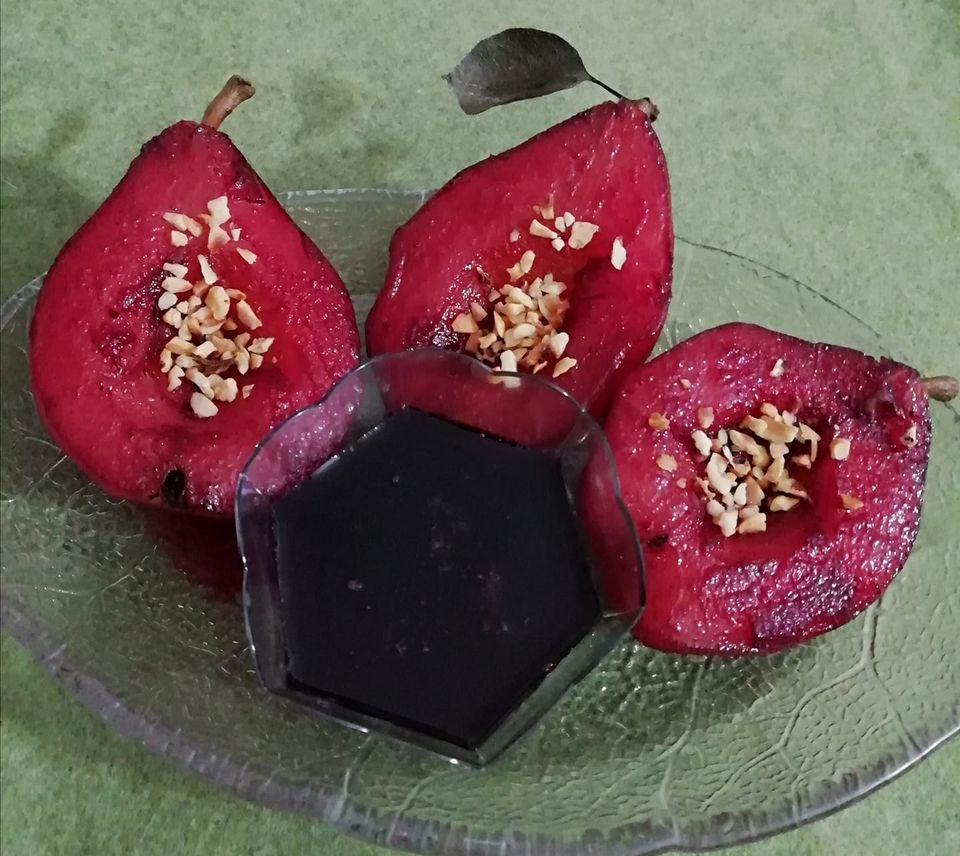 POIRES IVRES AU VIN ROUGE ET ÉPICES