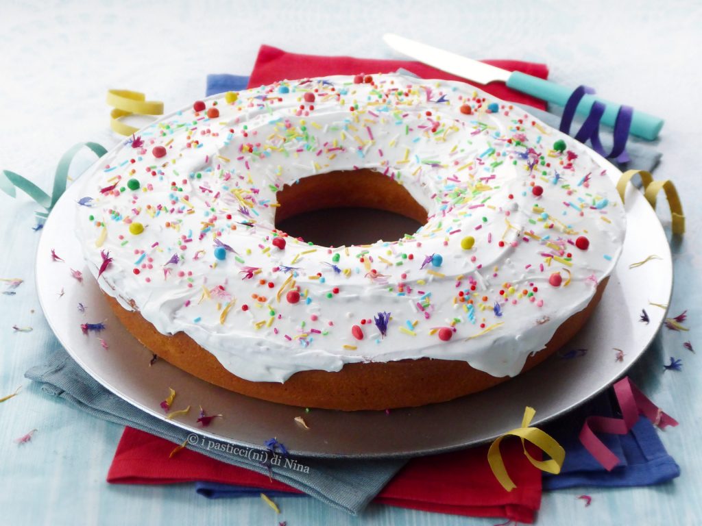 Berlingozzo glacé dessert toscan typique du Carnaval en forme d'anneau parfumé à l'anis délicieuse couronne colorée avec glace royale i pasticcini di Nina recettes