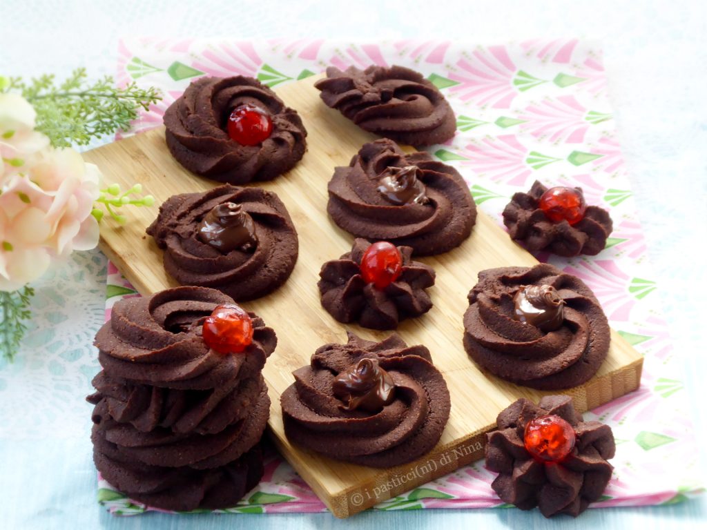 Biscuits de pâte montée au cacao et aux blancs d'œuf faits maison recette i pasticcini di Nina