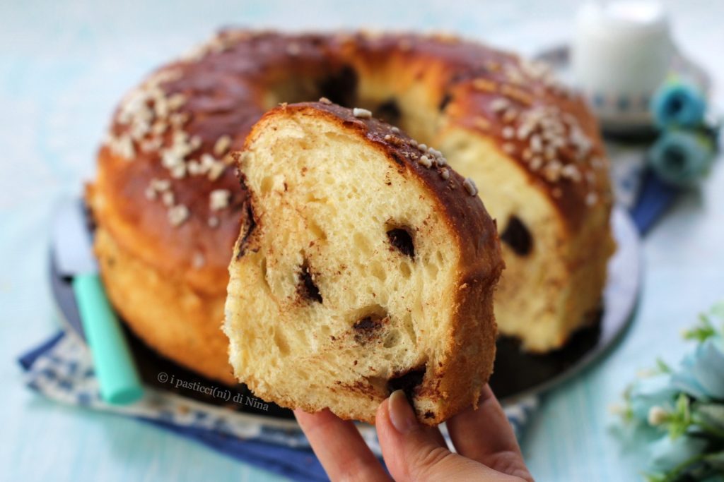 Brioche en forme de couronne au lait concentré et chocolat, moelleuse comme un nuage i pasticcini di Nina