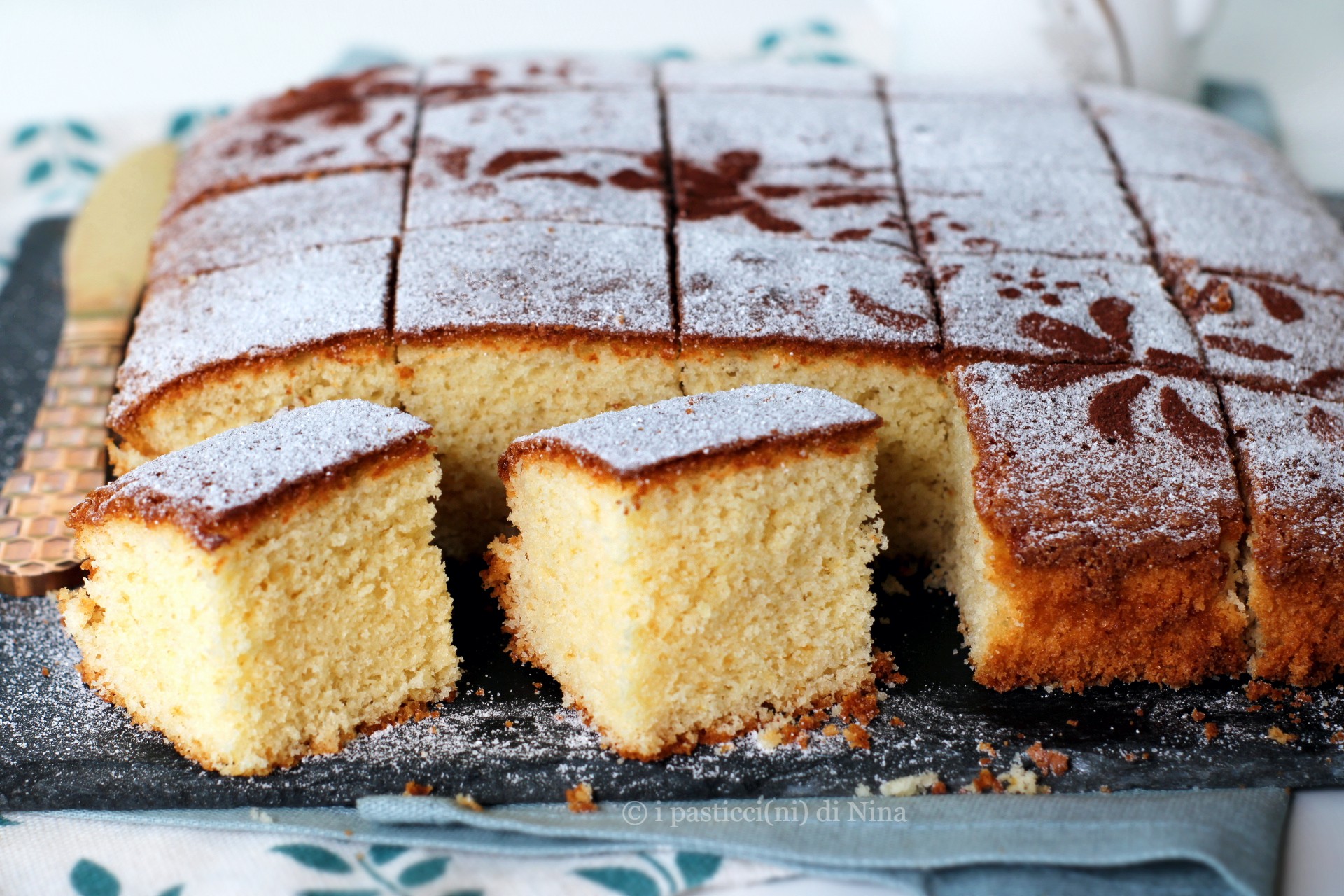 CARRÉS DE GÂTEAU AU YAOURT