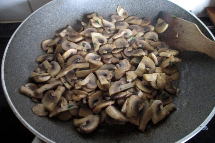 Crespelle radicchio et champignons véganes préparation, Mangia senza Pancia