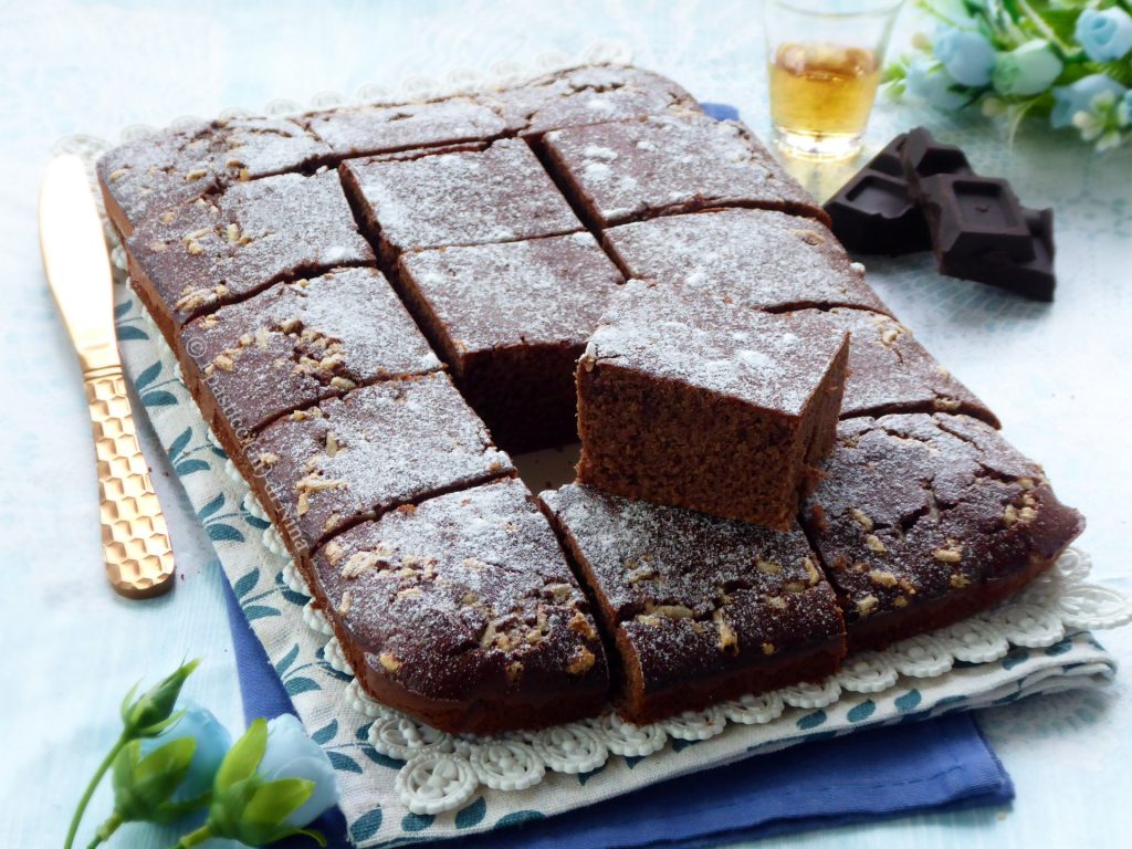 Gâteau au chocolat noir et rhum dessert facile et rapide fait maison avec peu d'ingrédients recette i pasticcini di Nina desserts avec pâte à tartiner dans la pâte