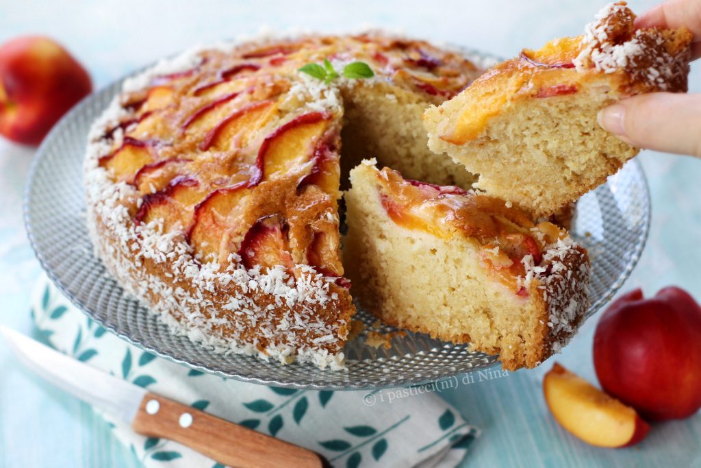 Gâteau moelleux aux pêches et à la noix de coco sans beurre, gâteau aux fruits de saison i pasticcini di Nina