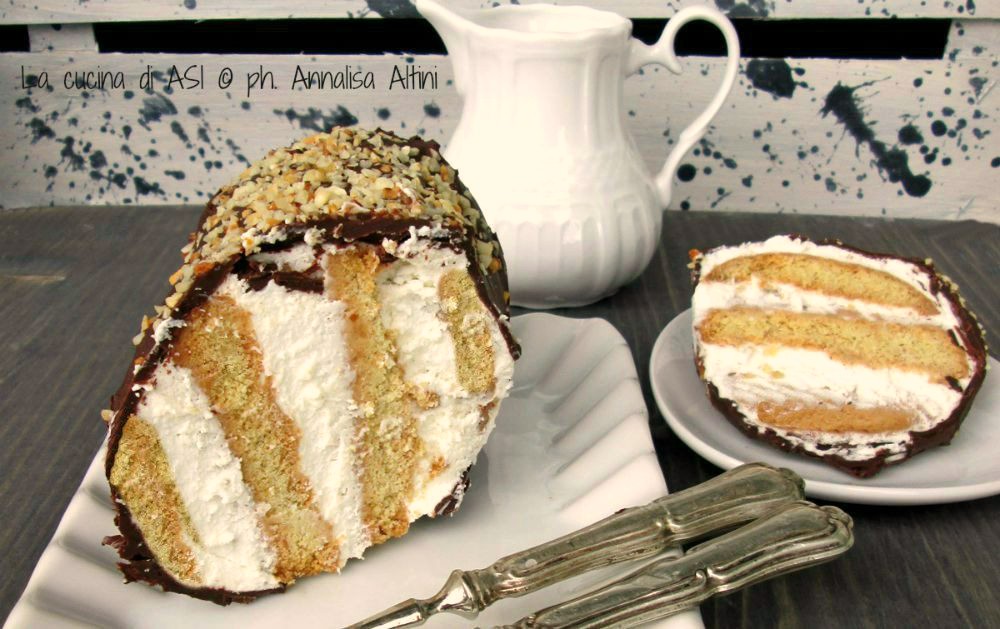 Gâteau sans cuisson de biscuits, crème et chocolat
