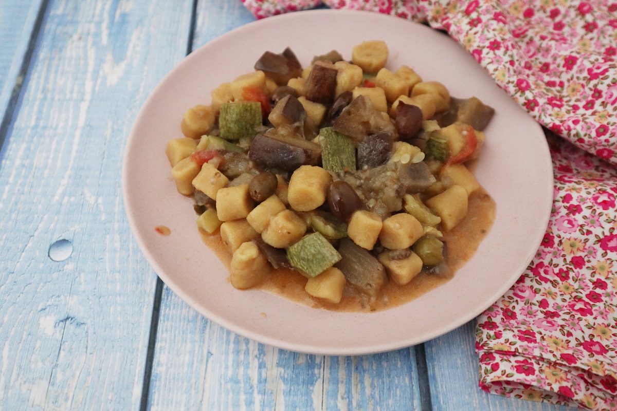 Gnocchis de pois chiches aux légumes