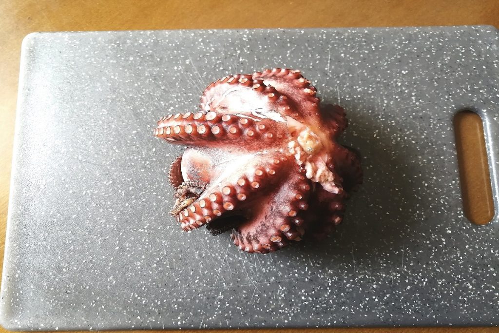 Couper le poulpe en morceaux