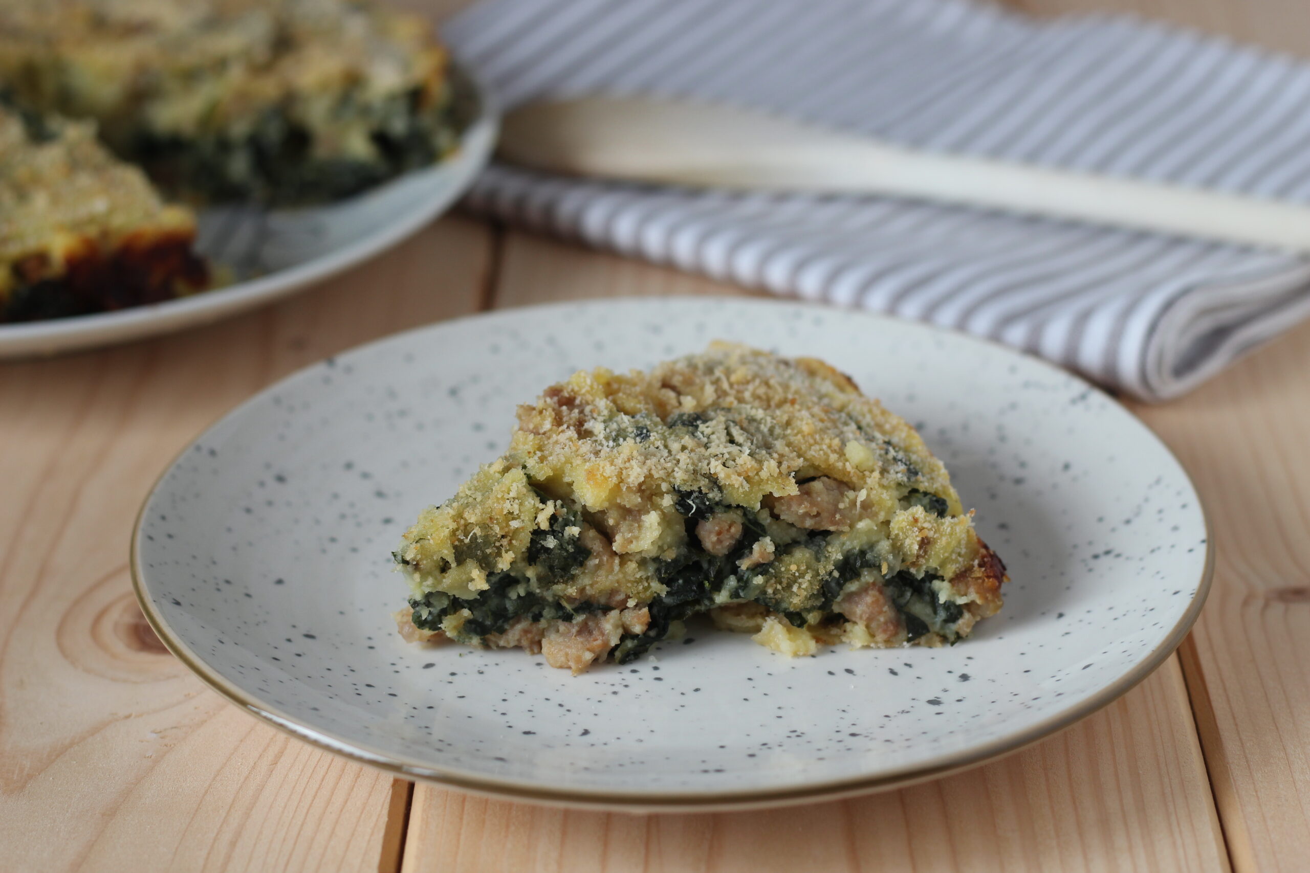 Gratin de pommes de terre, saucisse et chou noir