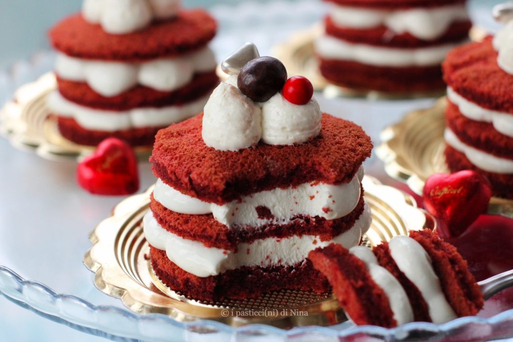 Mini cake à la framboise avec ganache montée au chocolat blanc pour la Saint‑Valentin i pasticcini di Nina