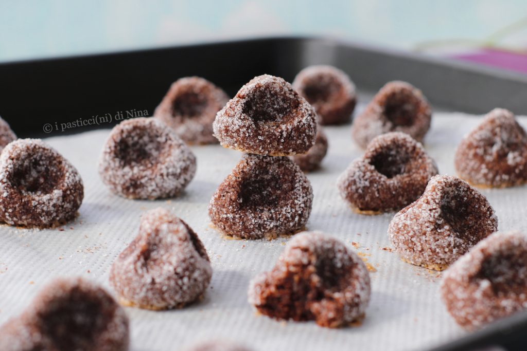 Pizzicotti au cacao aux amandes, réalisés uniquement avec des blancs d'œufs, texture tendre et humide | Les petits gâteaux de Nina