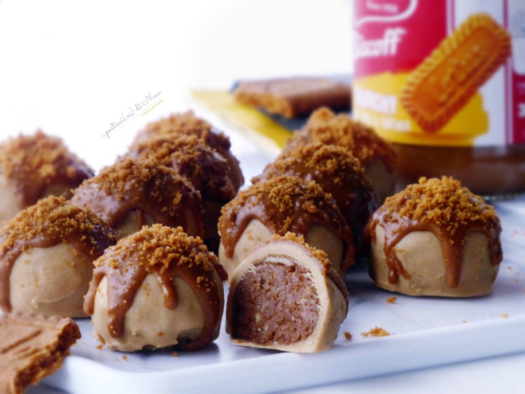 cioccolatini con cioccolato bianco gold al caramello con biscotti lotus biscoff e crema spalmabile