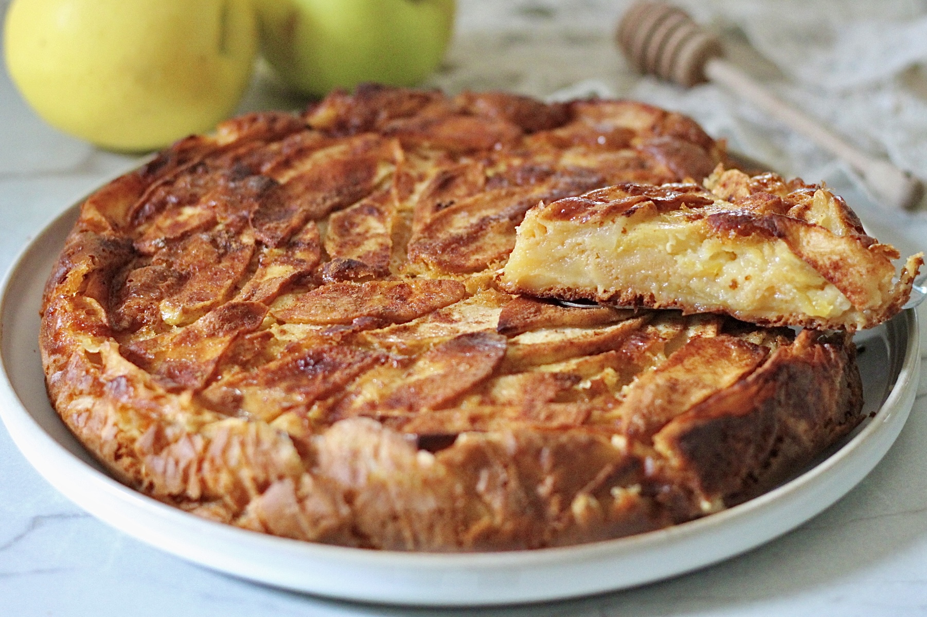 Tarte de Petronilla aux pommes : beaucoup de pommes, peu de pâte.