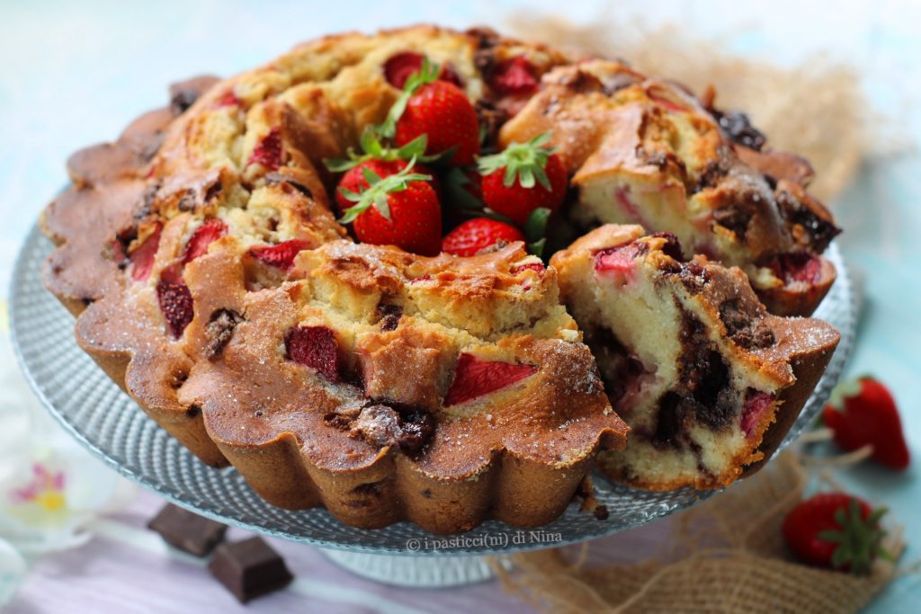 Gâteau en forme d'anneau au chocolat et aux fraises sans beurre avec yaourt i pasticcini di Nina