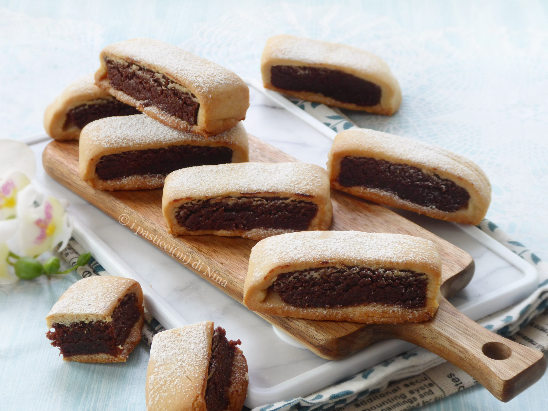 Gros biscuits fourrés au chocolat et à la noix de coco