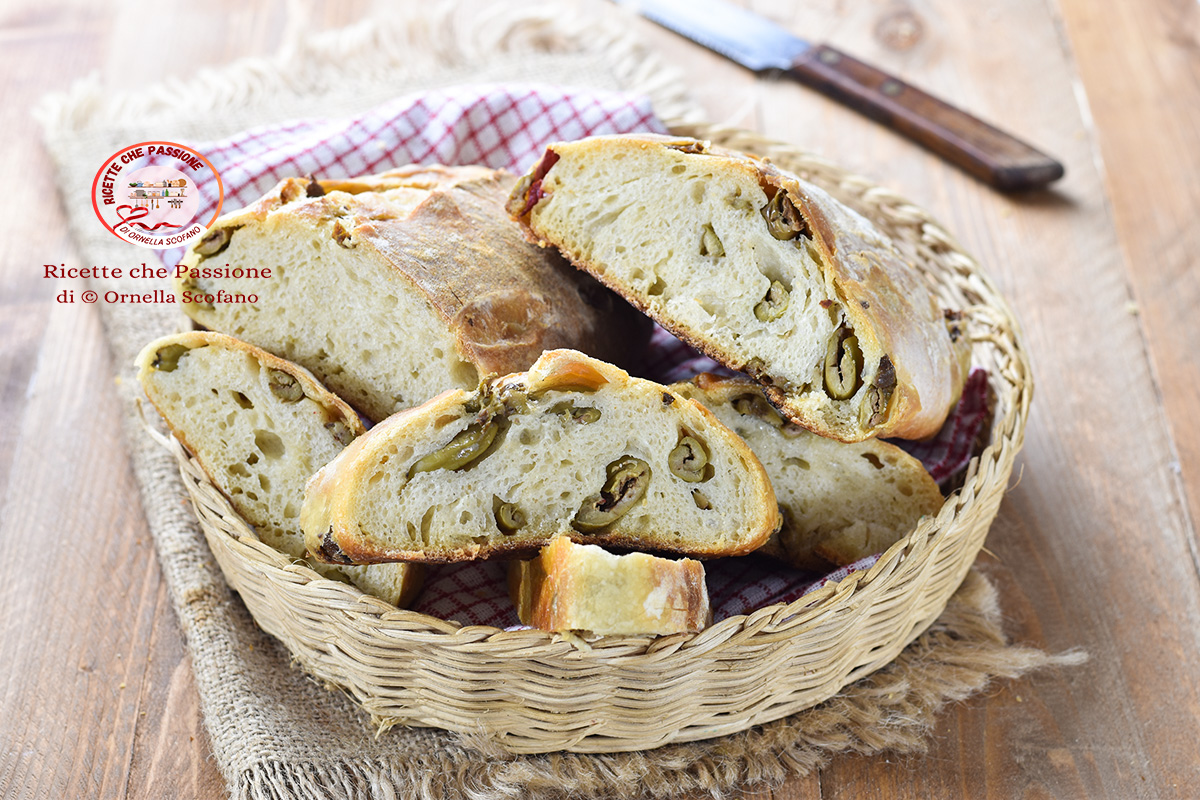 Pain aux olives écrasées – pain de semoule au levain