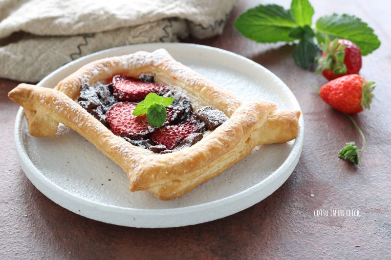 feuilletés de pâte feuilletée aux fraises et au chocolat