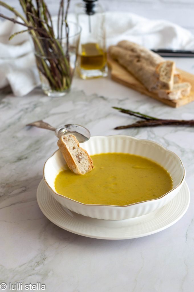 velouté d'asperges dense et crémeux