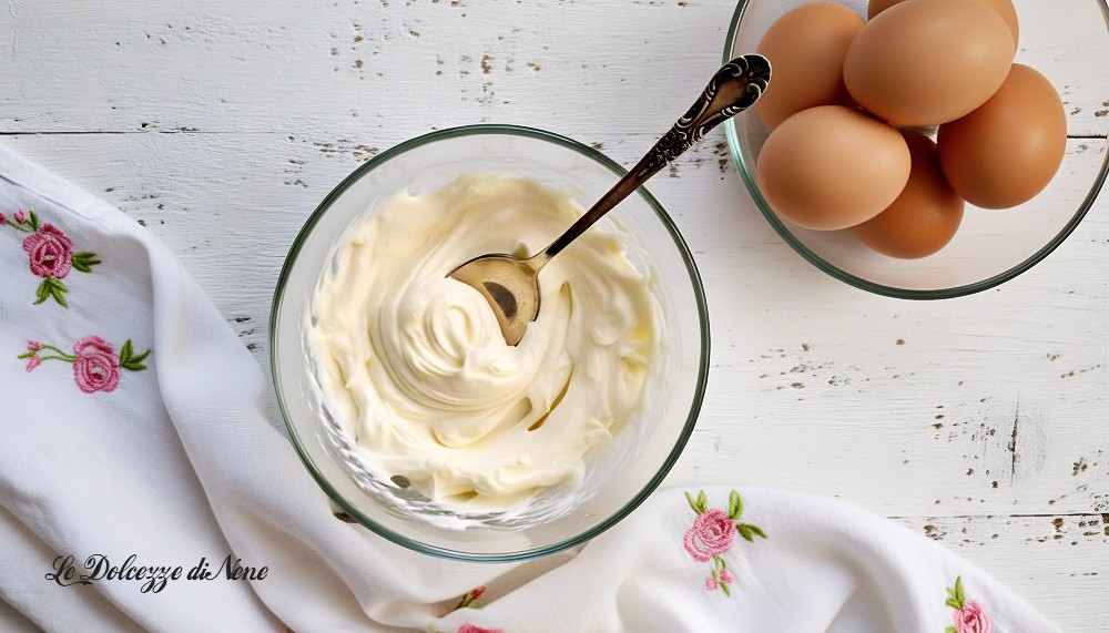 CRÈME AU MASCARPONE AVEC OEUFS CUITS