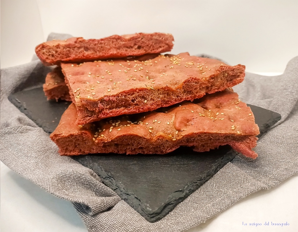 Focaccia moelleuse à la betterave