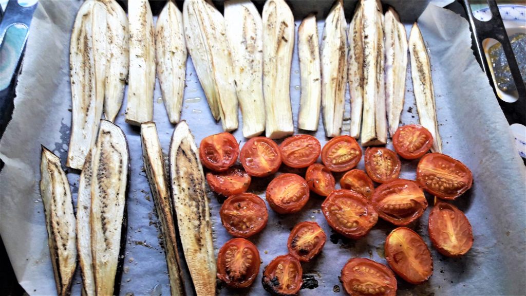 Raviolis avec crème de tomates cerises et aubergines
