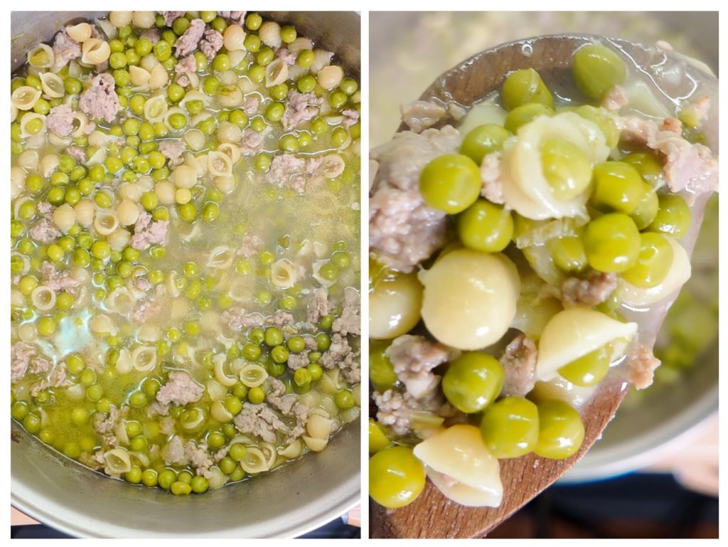 Pâtes et petits pois avec saucisse dans la casserole et détail de la crémeux à la cuillère.