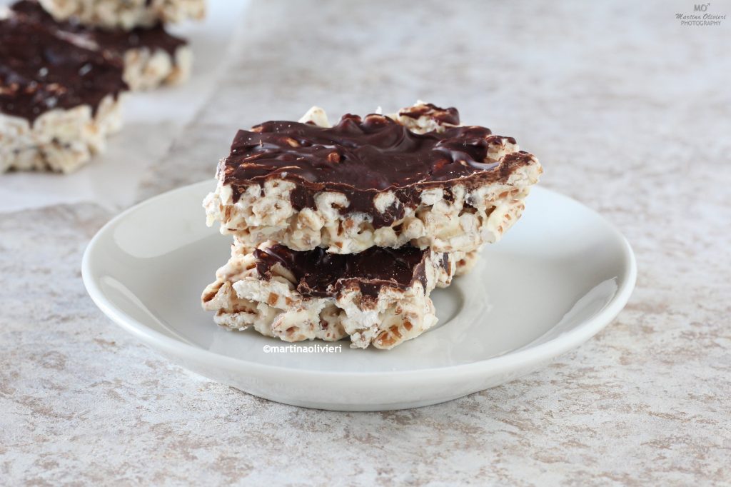 Barres au riz soufflé, coco et chocolat
