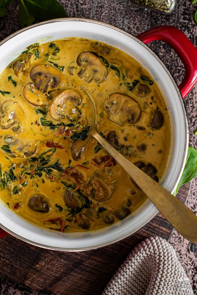 Champignons de Paris en sauce
