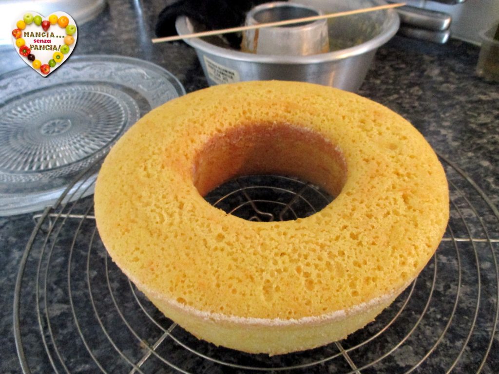 Gâteau en couronne léger à l'orange cuit dans le fornetto Versilia, Mangia senza Pancia