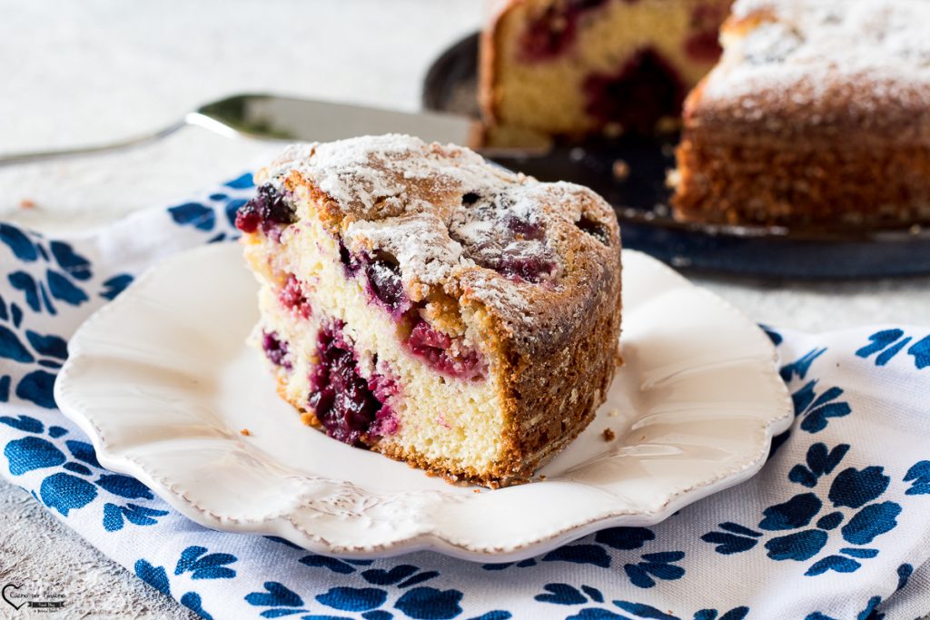 Gâteau au yaourt et aux fruits rouges