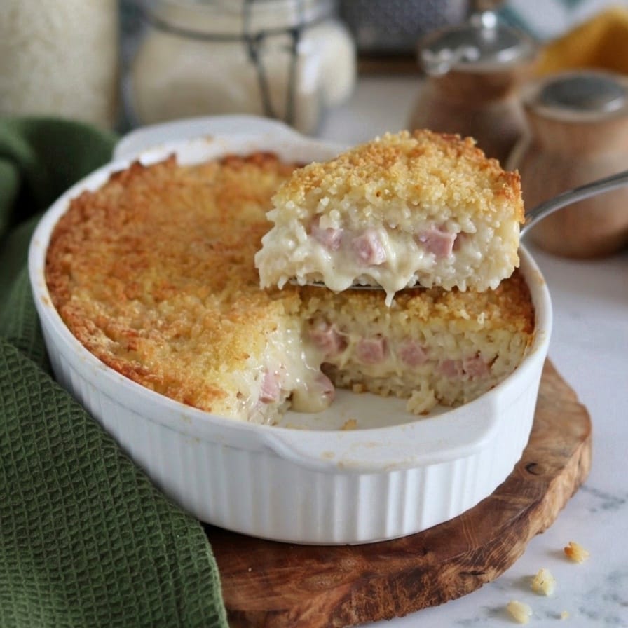 Gratin de riz au four au jambon et à la mozzarella