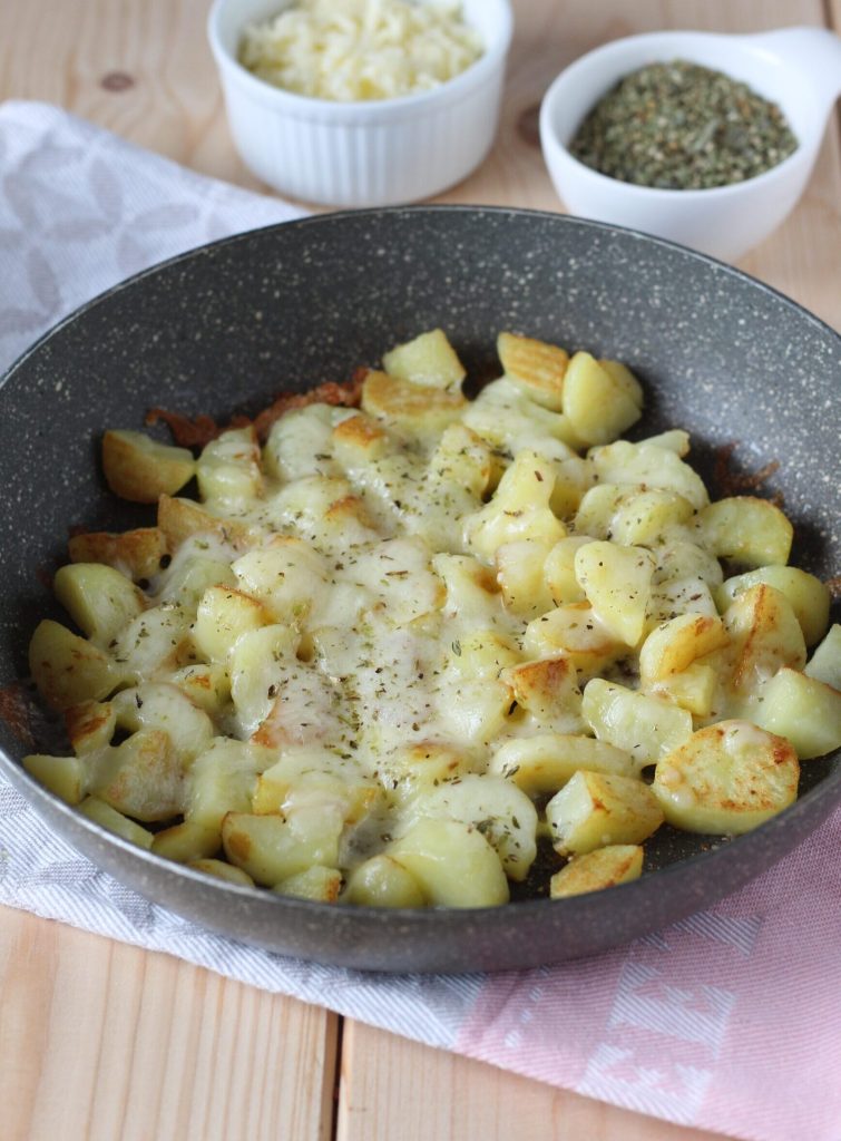 pommes de terre et mozzarella à la poêle