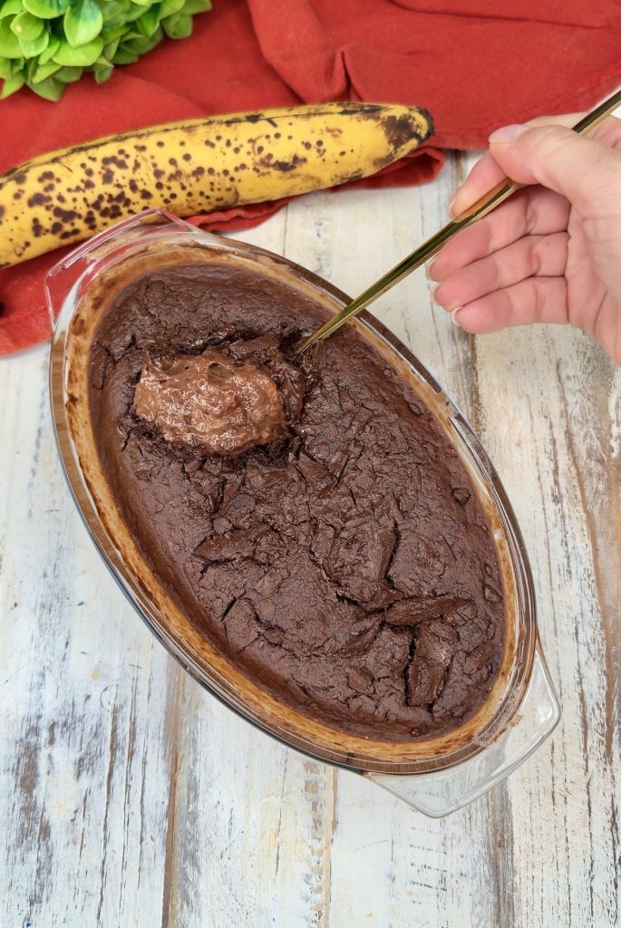 Brownie au chocolat à la cuillère en friteuse à air