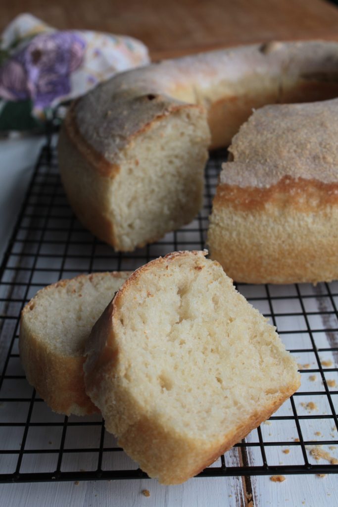 pain au levain fait maison juste sorti du four