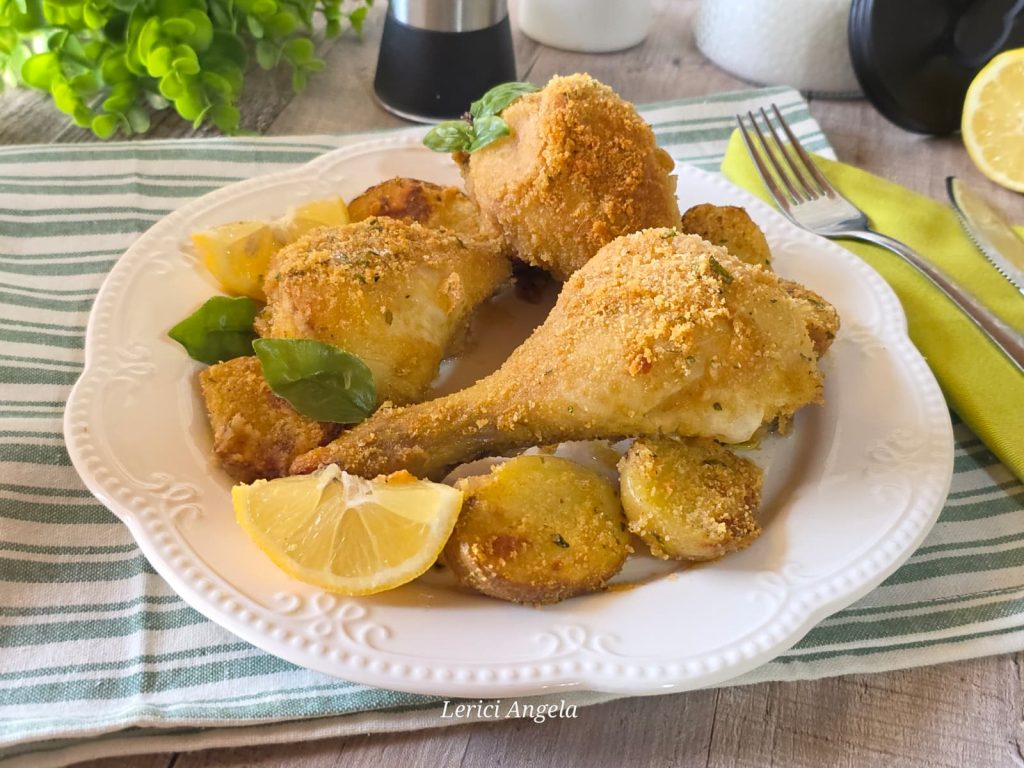Cuisses et pilons de poulet gratinés avec pommes de terre croustillantes à la friteuse à air ou au four