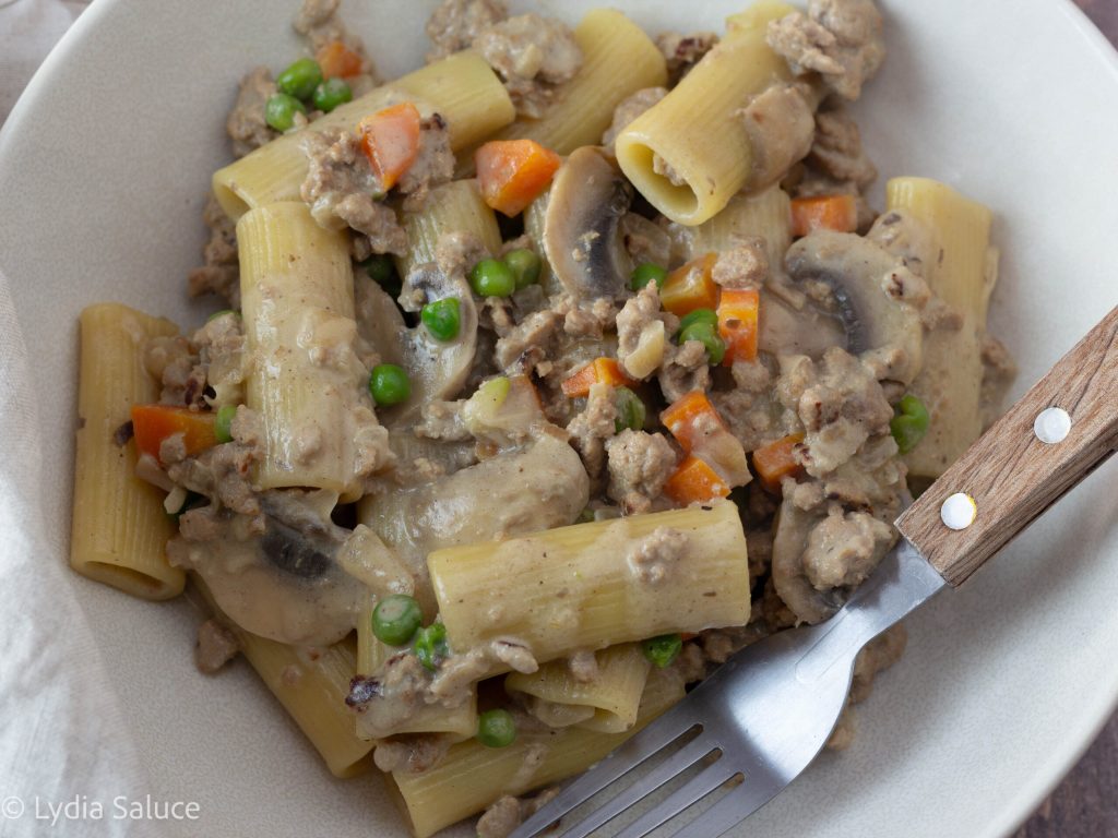 Pâtes au ragoût de champignons et petits pois