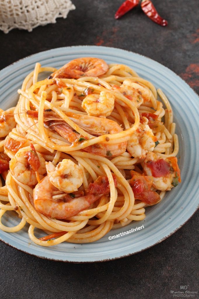 Pâtes aux crevettes et tomates cerises
