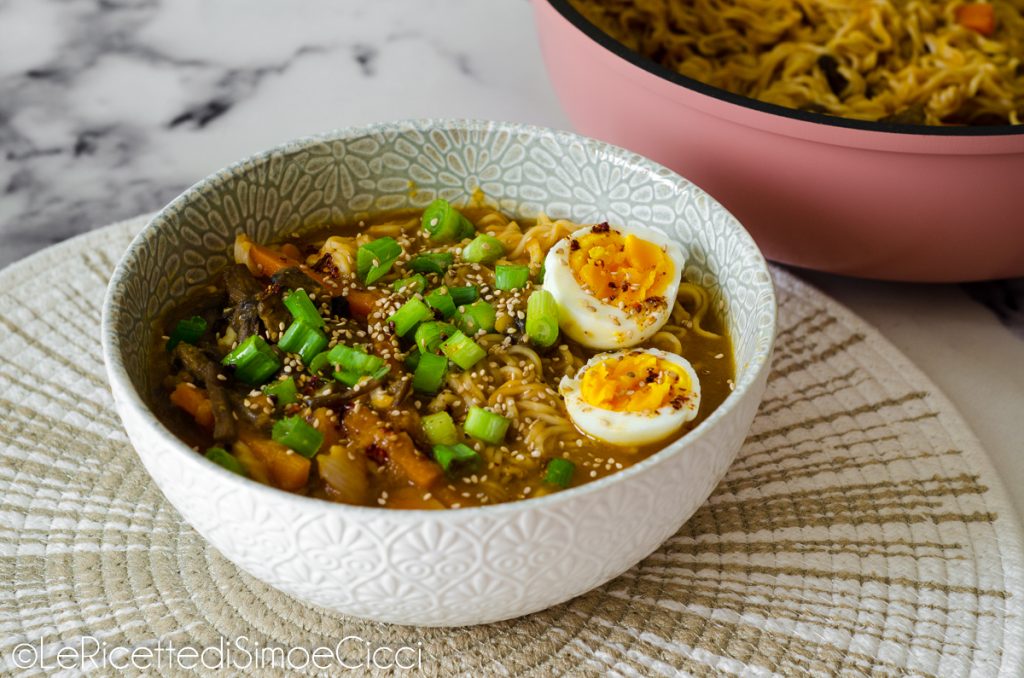Ramen végétarien courge et miso : crémeux, rapide et riche en umami