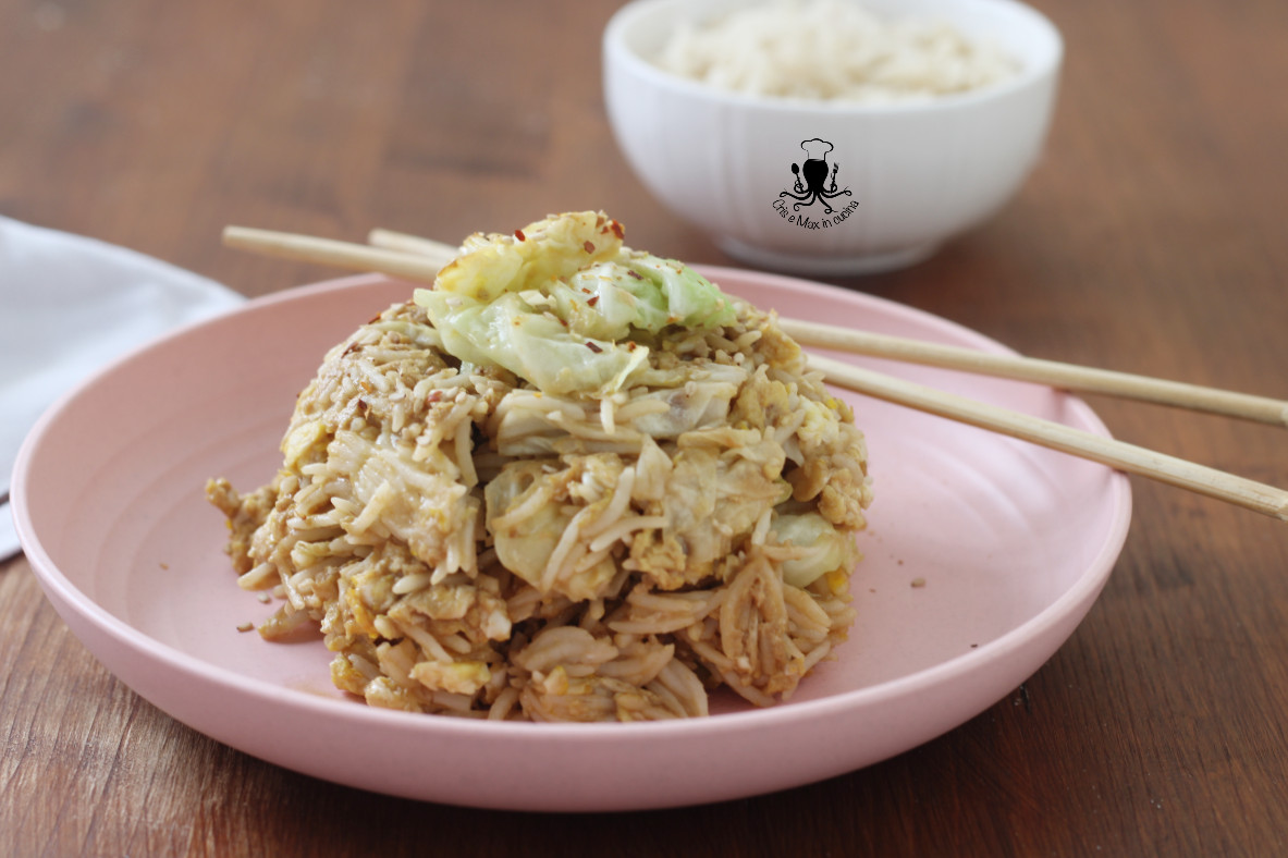 Riz basmati sauté au wok avec chou blanc et œufs