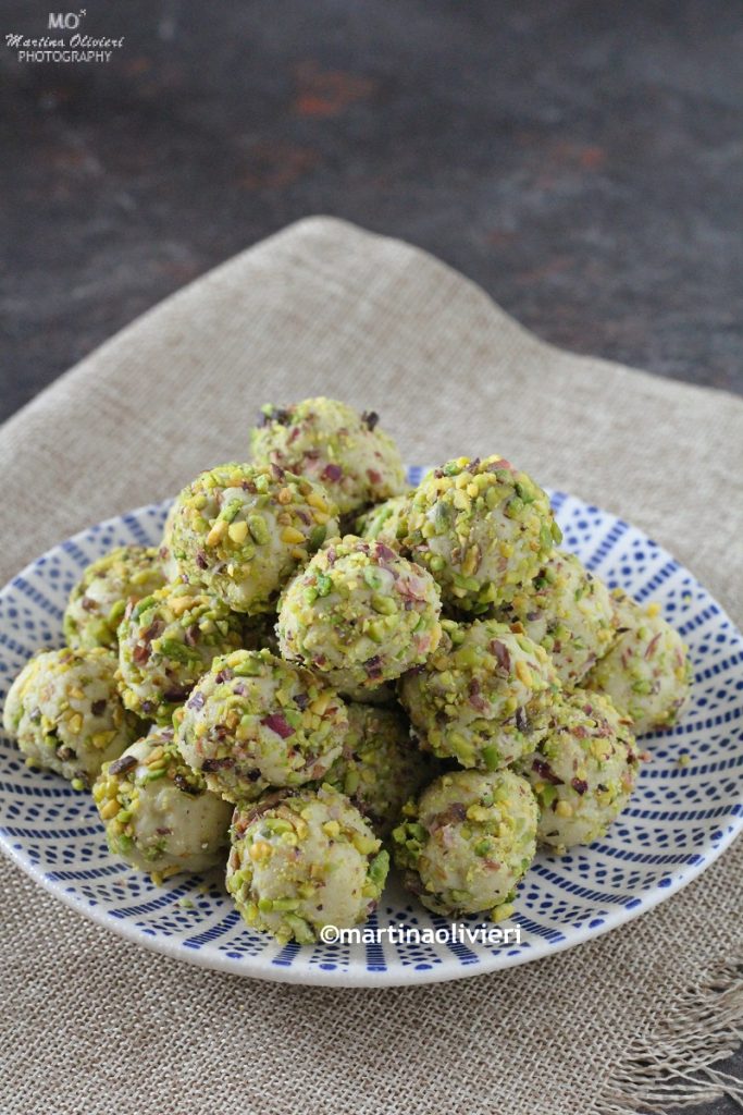 Truffettes au chocolat blanc et pistaches