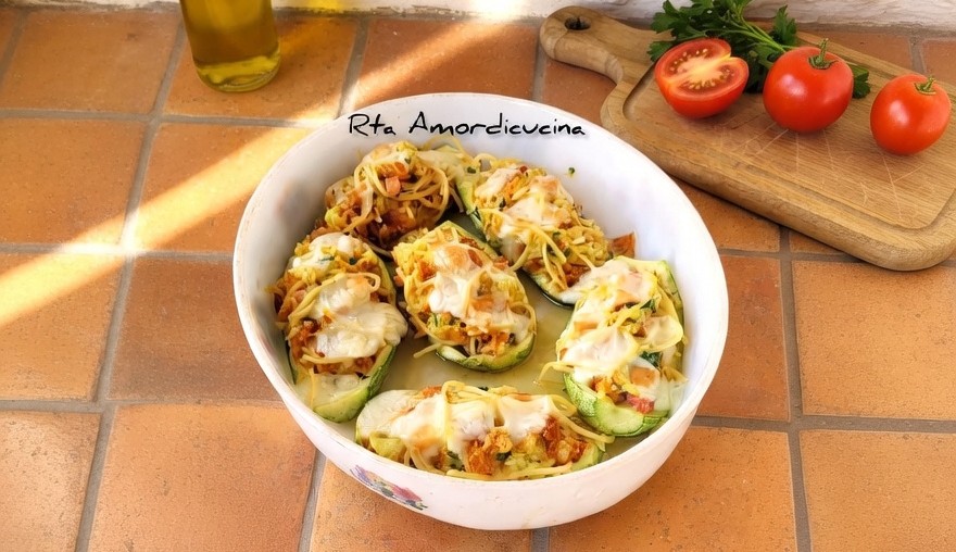 Courgettes farcies de pâtes au four