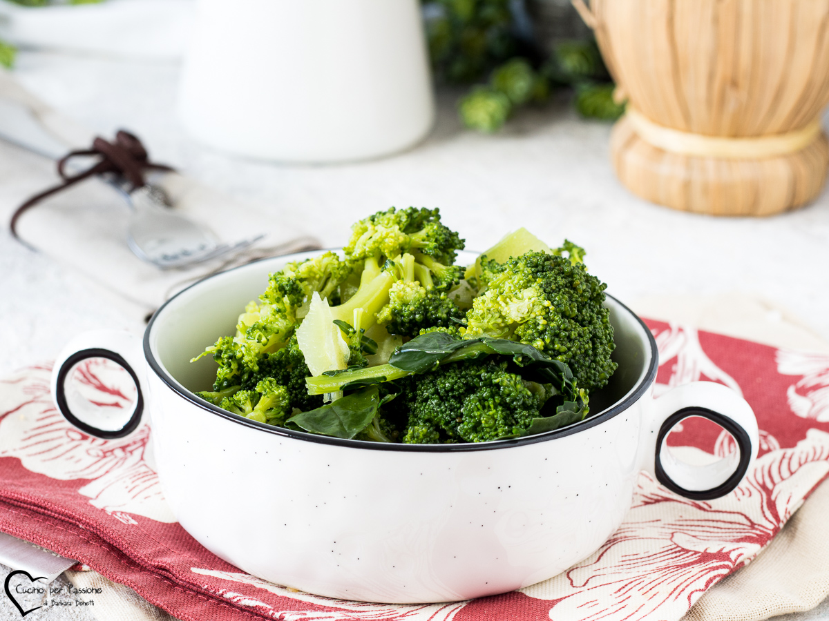 BROCOLI EN COCOTTE-MINUTE