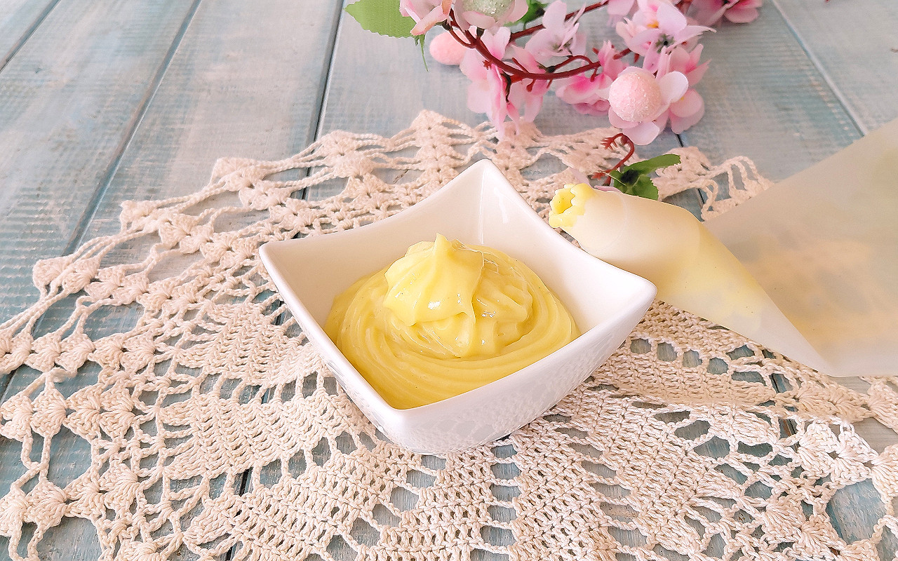 Crème pâtissière brillante pour zeppole et babà